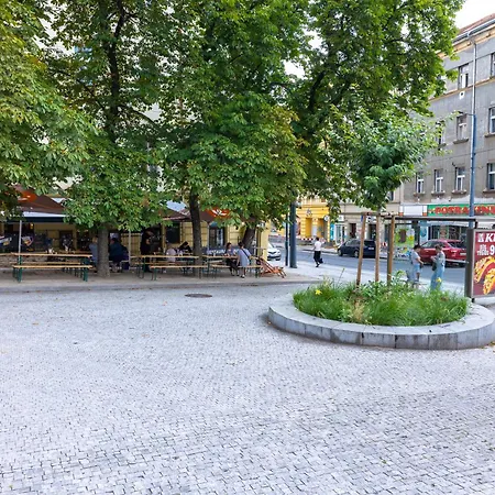 Designer In A Vibrant Neighborhood By Easybnb Premium