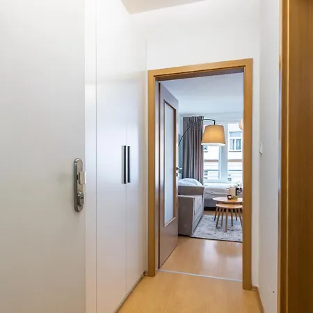 Designer In A Vibrant Neighborhood By Easybnb Premium Prag