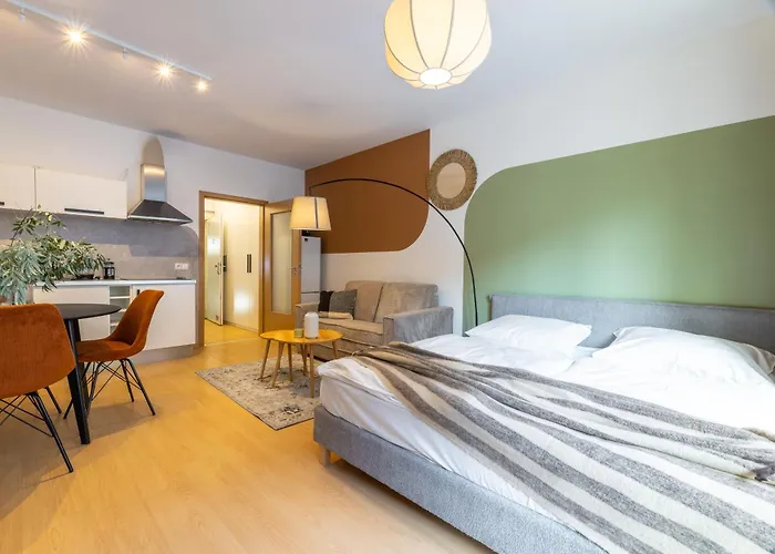 Designer In A Vibrant Neighborhood Appartamento Praga