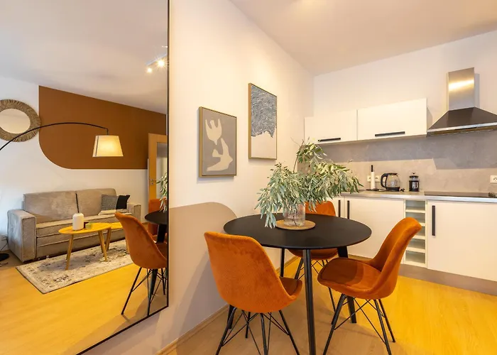 Designer In A Vibrant Neighborhood Appartamento