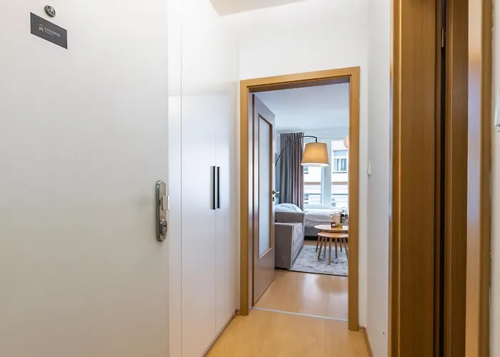 Designer In A Vibrant Neighborhood Praga